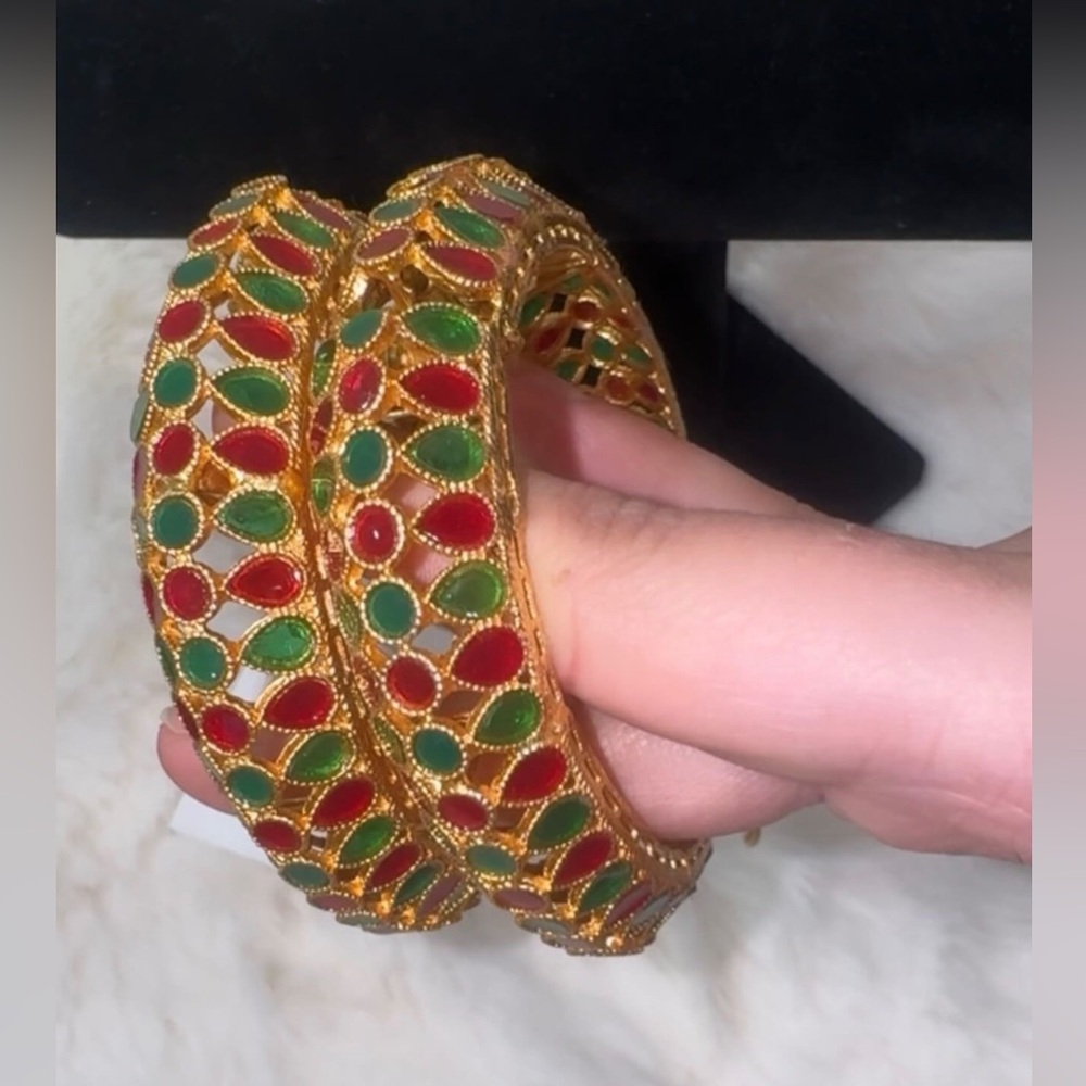 Pakistani Indian south Asians kundan Bangles